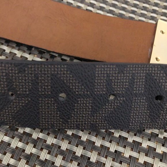 Michael Kors brown reversible belt -golden buckle - Picture 2 of 2